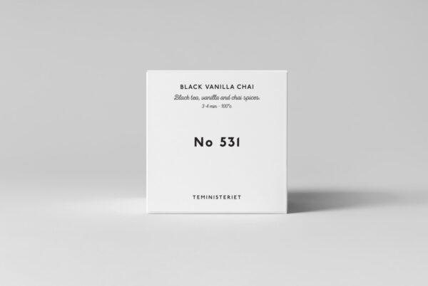 Teministeriet Signature Black Vanilla Chai 531 Box ist ein würziger und intensiver Chai-Tee mit viel Geschmack. Ideal um sich aufzuwärmen.
