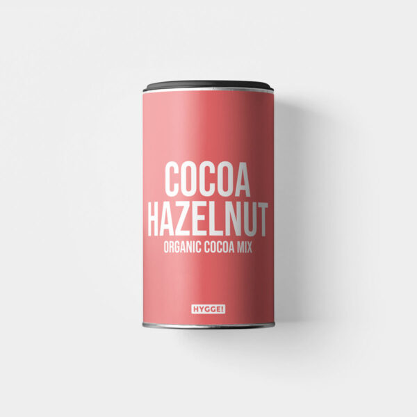 HYGGE Cocoa Hazelnut Organic mit erdiger Haselnuss. HYGGE Cocoa Hazelnut Organic einfach mit heisser Milch aufschäumen und geniessen! Auch gut mit Soja-, Mandel- oder Hafermilch.
