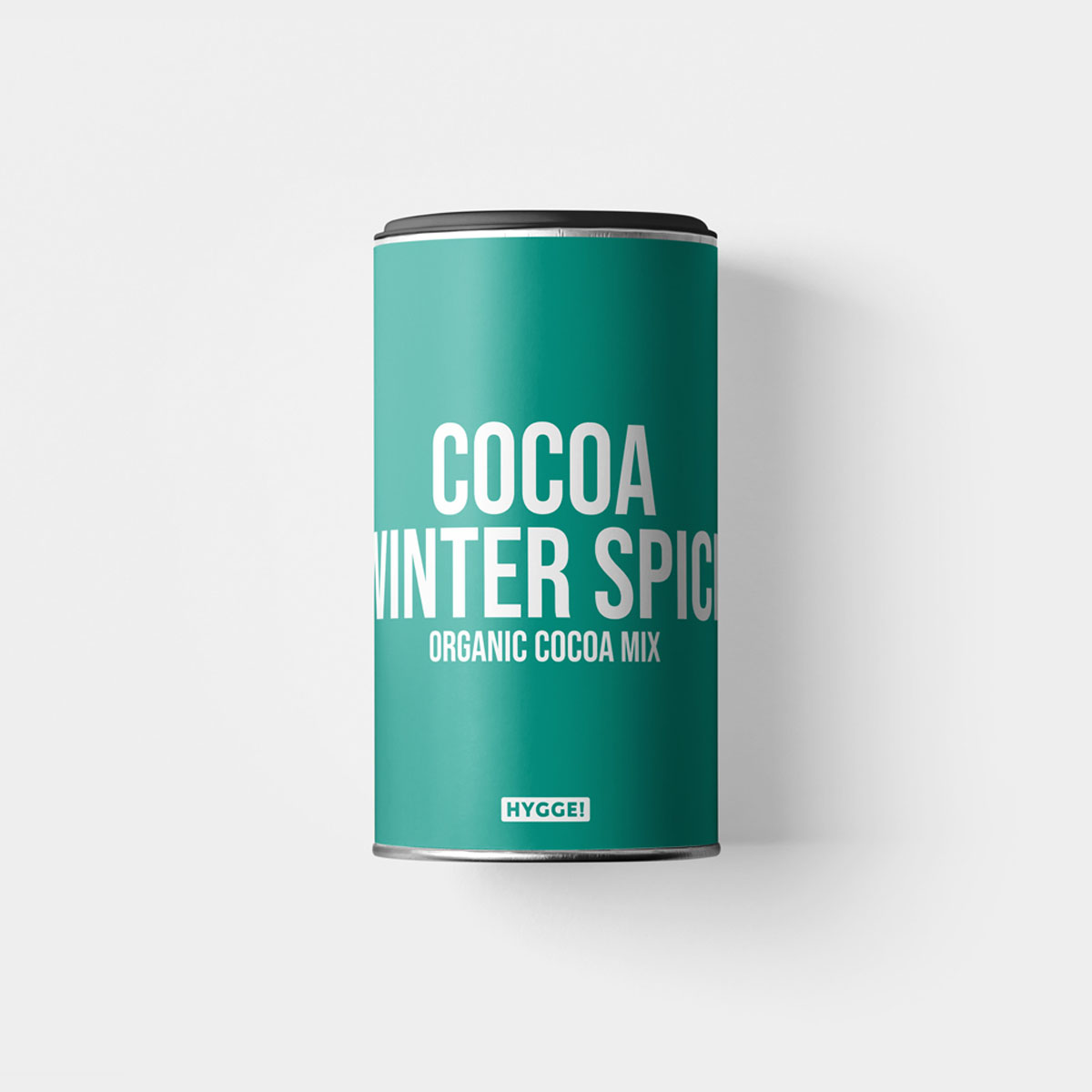 HYGGE Cocoa Winter Spice mit wärmenden exotischen Gewürzen. HYGGE Cocoa Winter Spice einfach in heisser Milch aufschäumen und geniessen! Auch gut mit Soja-, Mandel- oder Hafermilch. mit wärmenden exotischen Gewürzen.